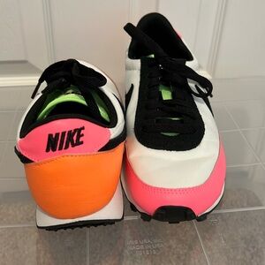 Nike Dbreak multicolor women’s sizes 7 1/2